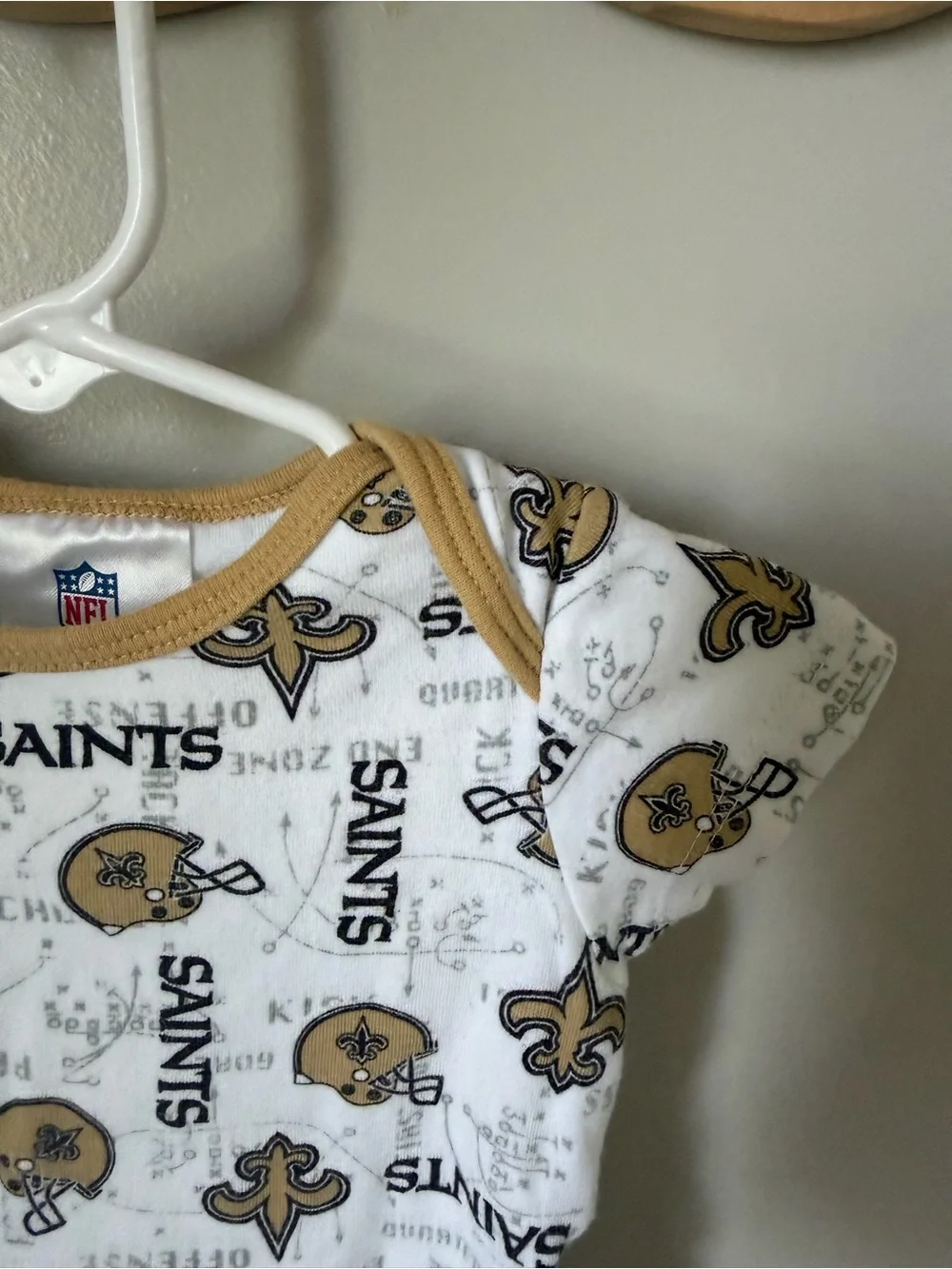NFL New Orleans Saints Baby Bodysuit Short Sleeve Snap White Gold 0-3M